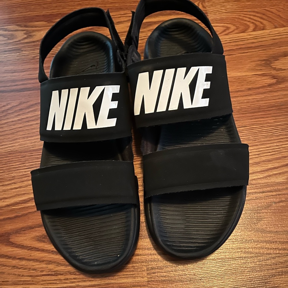 Nike Black Sporty Sandals